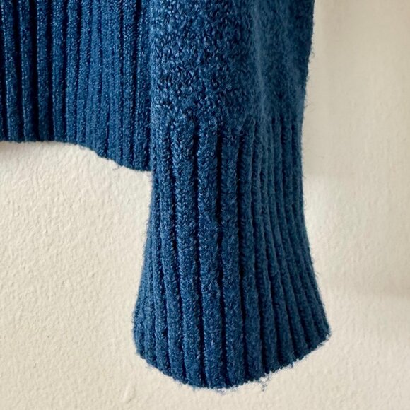 a.n.a. A New Approach Women's Blue Crew Neck Long Sleeved Sweater Size M - Picture 4 of 9